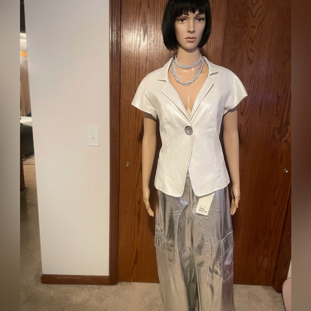NWOT/ Focus 2000 Metallic Top ( Holiday )